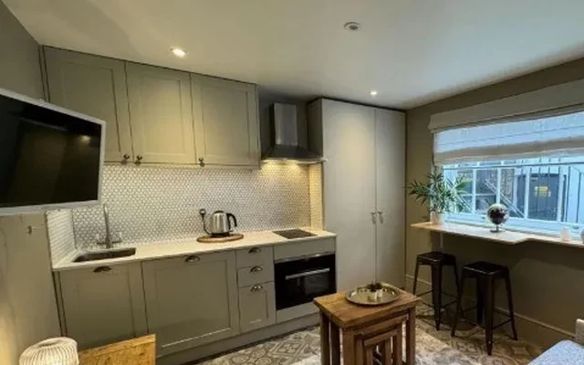 LH-199 Gloucester Place 1