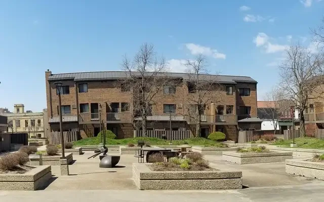 Capitol Centre Court Apartments 3