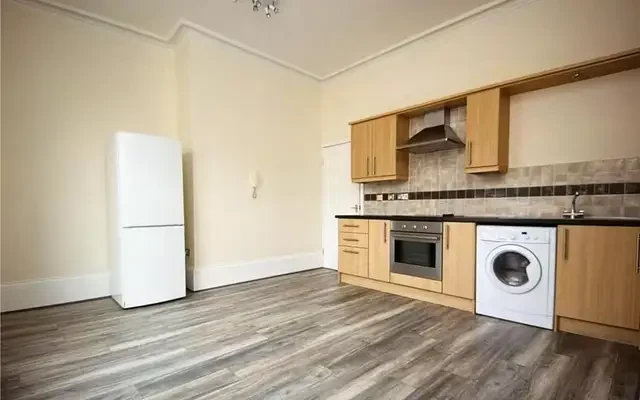 ST-126 Roker Avenue 3