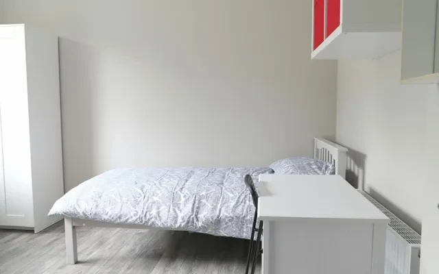 Bed in a comfy twin bedroom, in Glasnevin 2