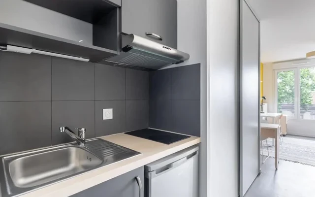 Close to CITE U 14 district, one stop to downtown Paris 4