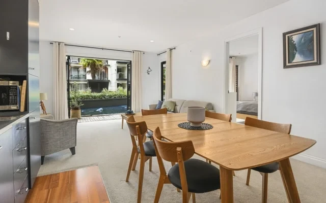 22 Pakenham Street East 2
