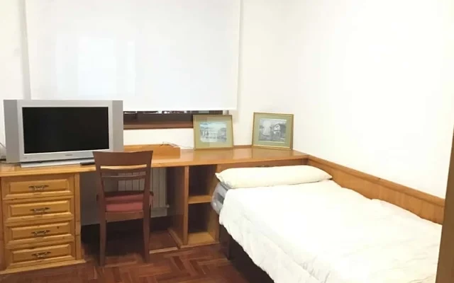 Habitacion para mujer en via Pamplona XII 0
