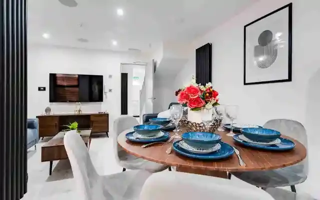 10 Leopold road, L7 3