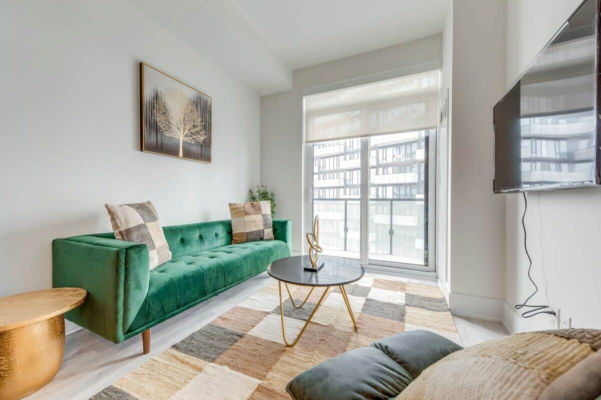 470 front st w