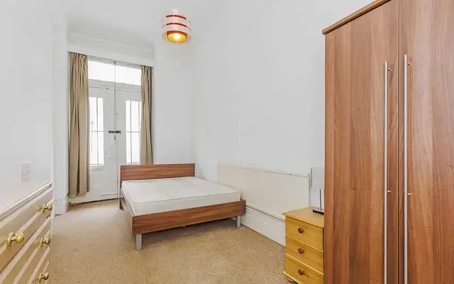 Hogarth Road, Earls Court 1