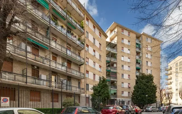 Elegant 4 bedroom apartment near Metro Bande Nere 0