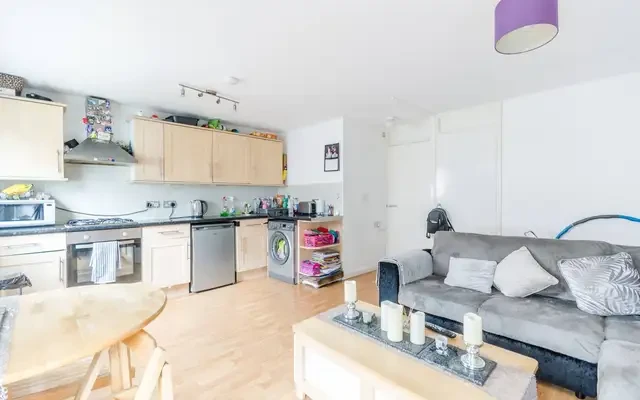 Browning Court, Barons Court, W14 4