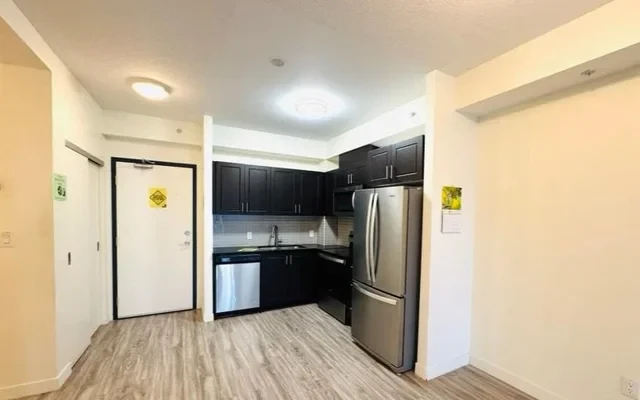 128 King Street North 4