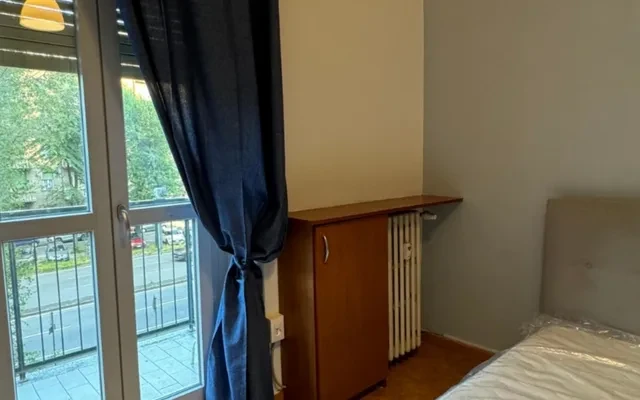 Single bedroom in a shared 5 bedroom apartment_ROOM4 3