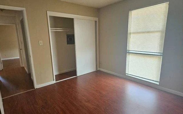 516 W Tregallas Rd 2