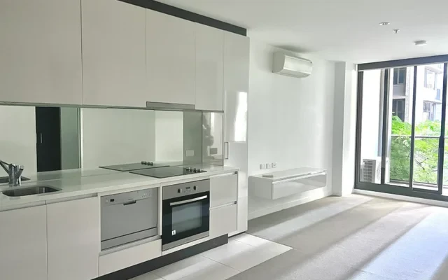 639 Lonsdale Street 4