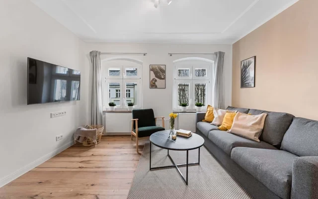 Luxurious, freshly renovated comfy 4 room apartment in the heart of Kreuzberg 2