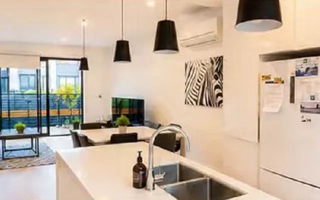 11 Bruford Road - Melbourne student accommodation - 3 Bed 3 Bath 1 Carspace