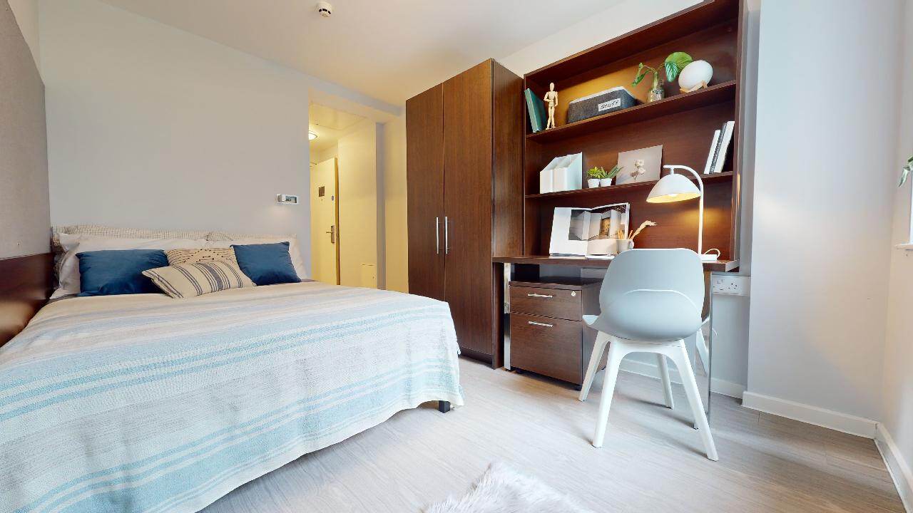 Silver En Suite