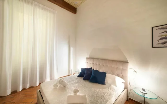 Borgo Santi Apostoli 2