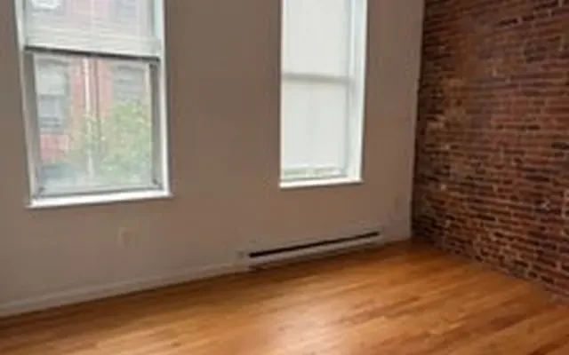 7 Pembroke St., #3, Chelsea - Suffolk County student accommodation - 1 Bed / 1 Bath