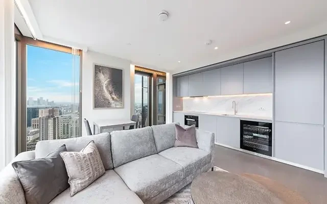 One Bishopsgate Plaza, Houndsditch, London, EC3A 7AB 3