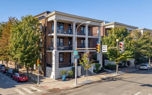 4400 Walnut 0