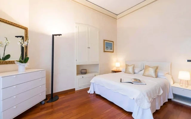 LUXURY FLAT IN THE CENTRE WITH PARKING SPACE 0