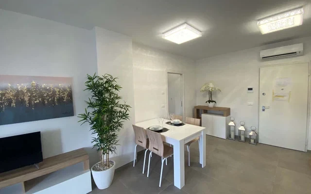 P 2° INT 11 Bilocale con terrazzo in via Piero Gobetti 1