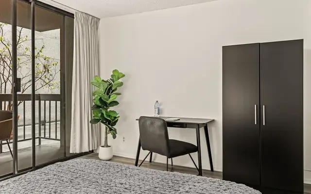 655 Kelton 119 - Room 2 4