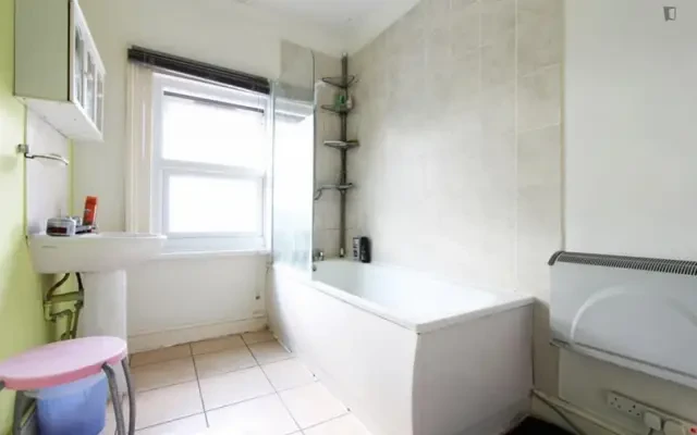 Cosy bedroom in 4-bedroom flat in London – Studentenunterkunft in London – 4 Bedroom 1 Bathroom Private bedroom