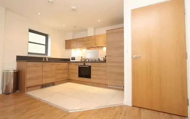 apartment near Zenith Basin, 592 Commercial Road 2