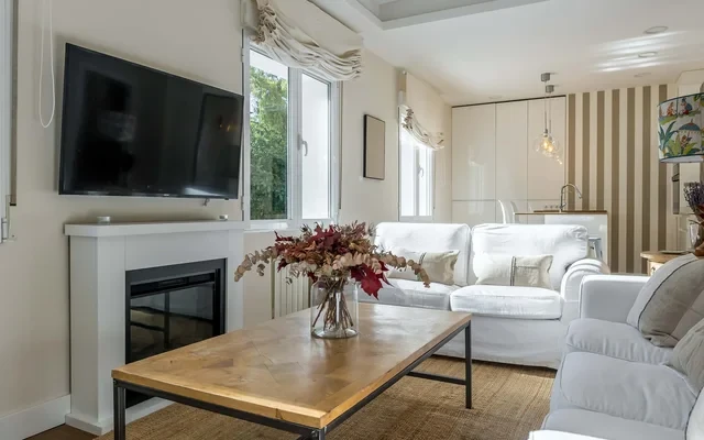 Modern and Bright-2Bedroom 2Bathroom-Bernabeu 0