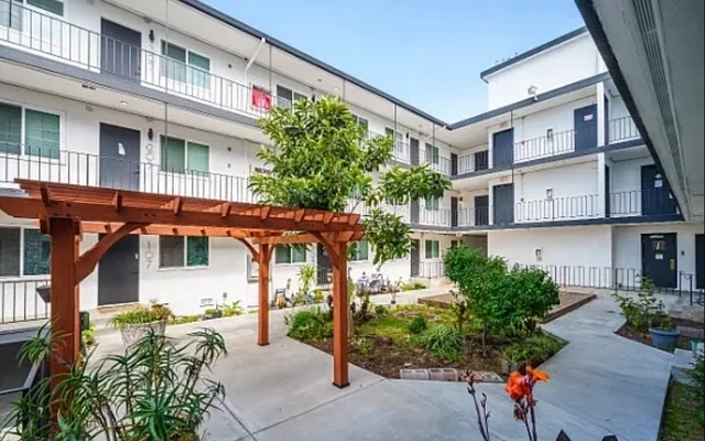 2124 Parker - Berkeley student accommodation - Courtyard