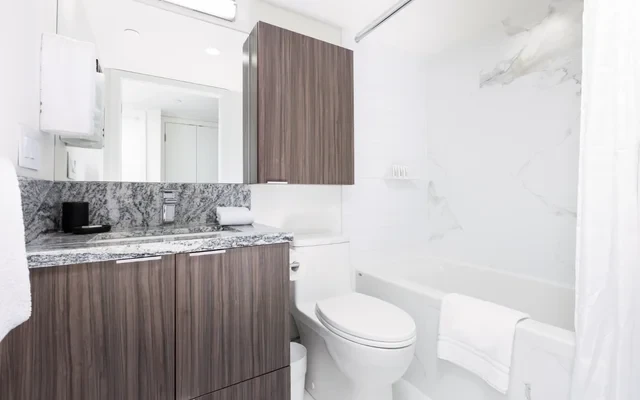 Level Hotels & Furnished Suites – Howe 3
