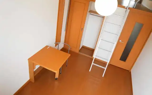 レオパレスイーグル 206号室 1
