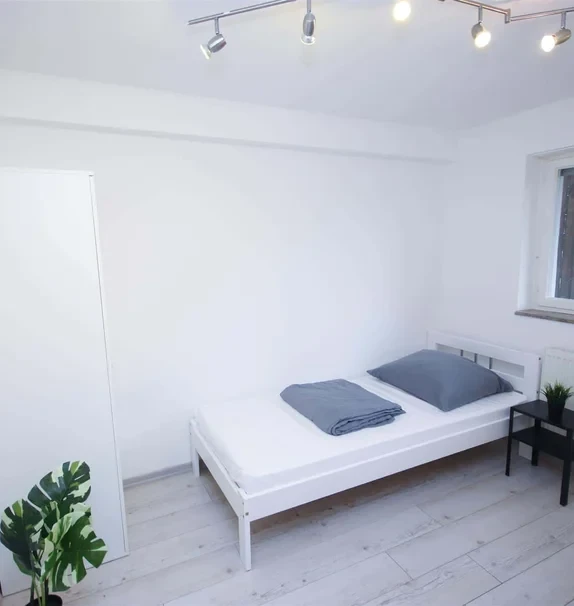 Room in Endersbacher Straße, Stuttgart for 60 m² with 4 bedrooms