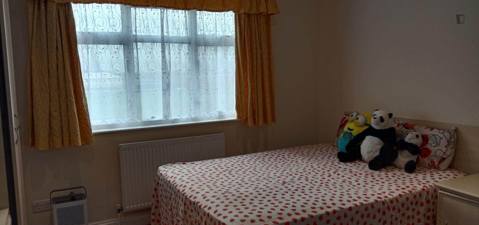 Very cosy double ensuite bedroom in Uxbridge