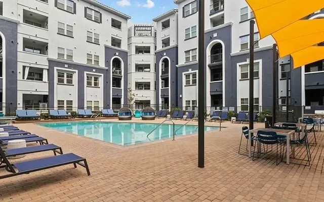 Iconic on Alvarado 4