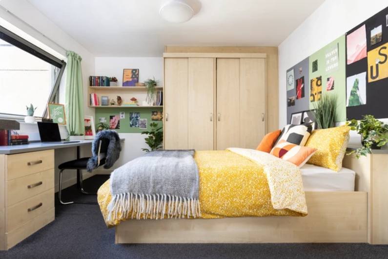 PARTLY ACCESSIBLE STUDIO