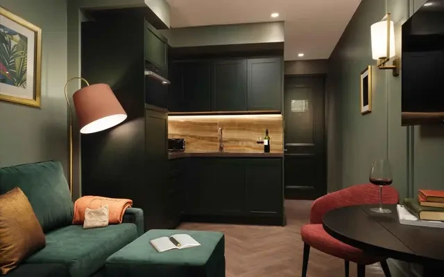 Harrington Gardens, South Kensington, London, SW7 4JW 1
