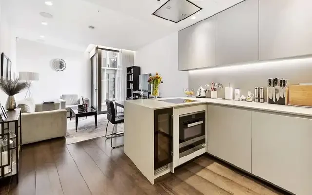 Kings Gate Walk 1