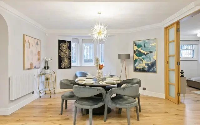 Hans Crescent, London, SW1X. SW1X 0LN 4
