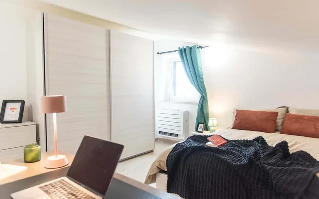 ATTIC APARTMENT (up to 4) with LIVING AREA, PRIVATE TERRACE, 15 min to ROME-DOWNTOWN #R18 1