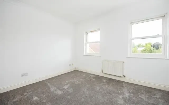 Ravens Close, Surbiton, KT6 4QG 1