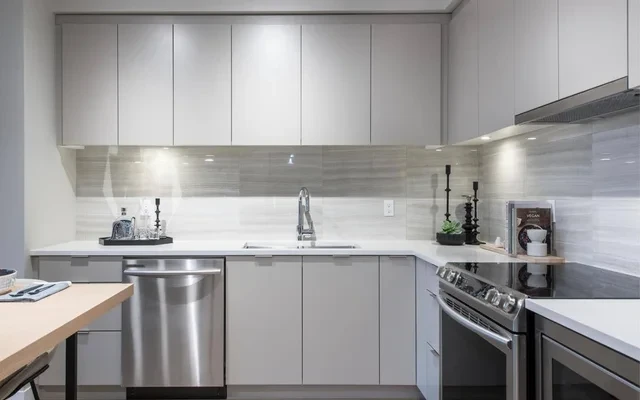 304-8725 University Crescent 2