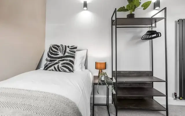 3 bed apartment with parking 2