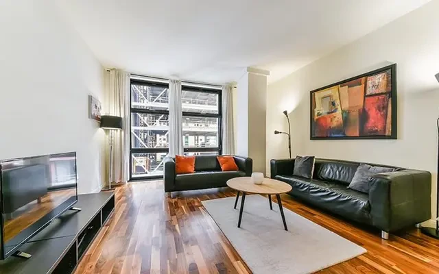 Discovery Dock Apartments West, South Quay Square, London, E14 9RT 4