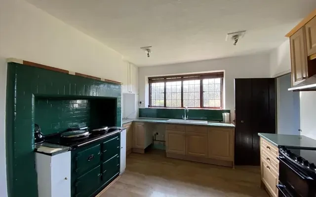 Watling Street, Cobham, Gravesend, Kent, DA12 3BH 2