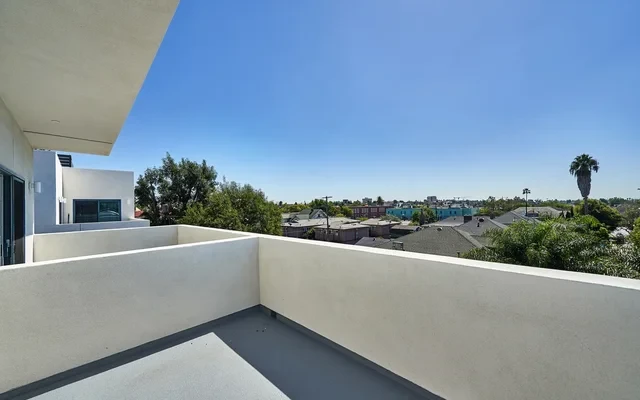 2600 S Catalina St 4