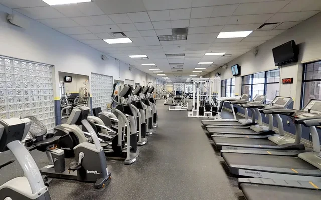 Collegiate Village Apartments - chỗ ở sinh viên tại Buffalo - Phòng gym