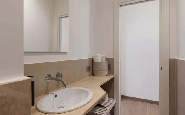 3-Bedroom flat near the Colosseum 4