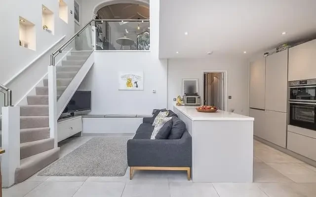 Home Park Road, London, SW19 7HR 3