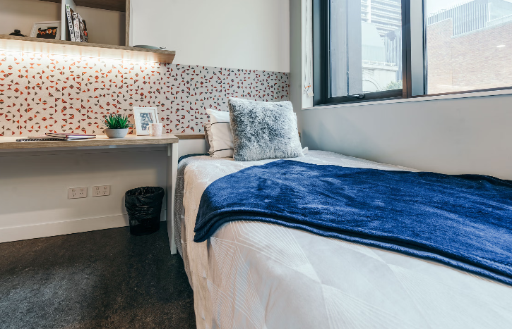 Ensuite Room in 6-Bed Apartment with Courtyard